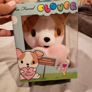 Too Faced Clover Plushy